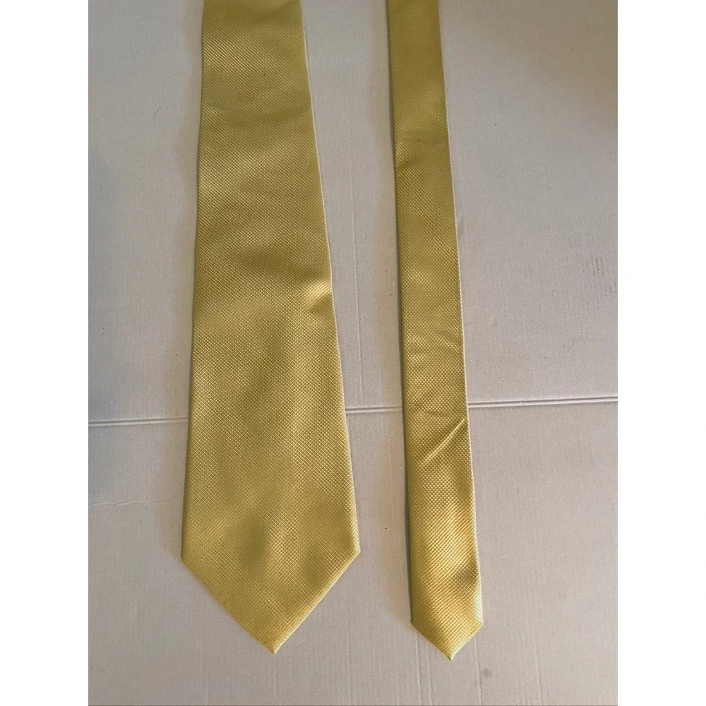 Geoffrey Beene Mens Yellow Silk Necktie Stain Resistant Micro Grid Textured Tie
